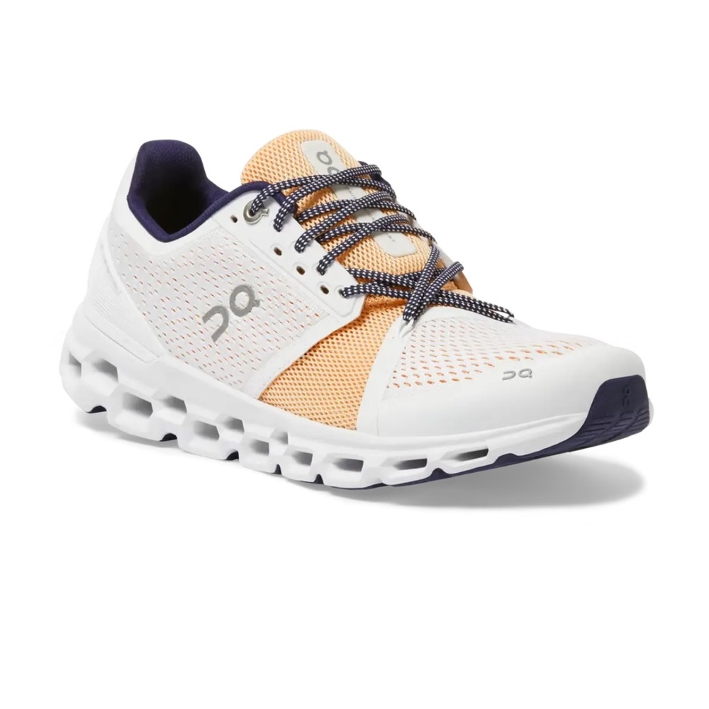 Women’s On Cloudstratus White / Almond